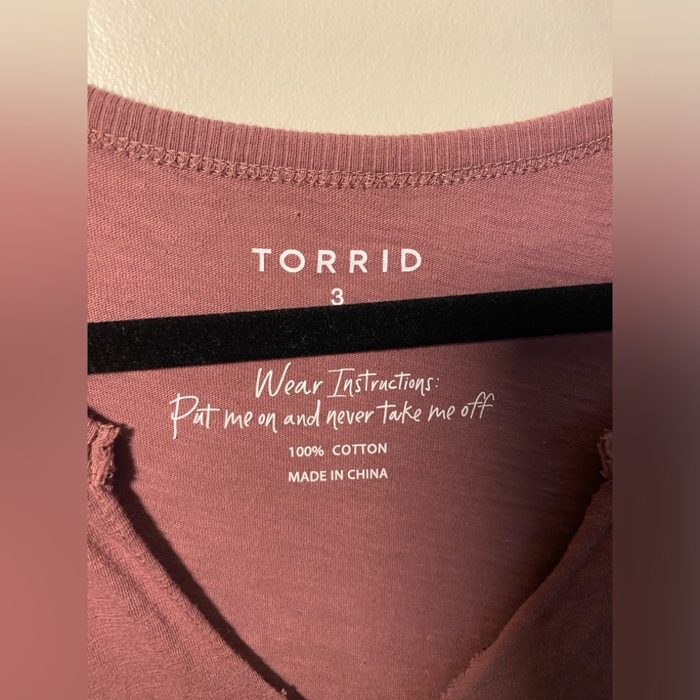 Pre-Loved Torrid Roses Classic Fit Tee Size 3 - Picture 4 of 7
